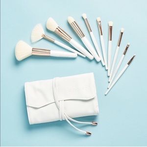 La Beaute Soi Causebox Set of 10 Makeup Brushes